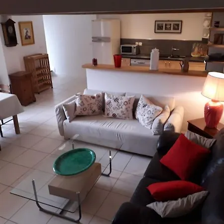 Maison Dans Hameau Calme