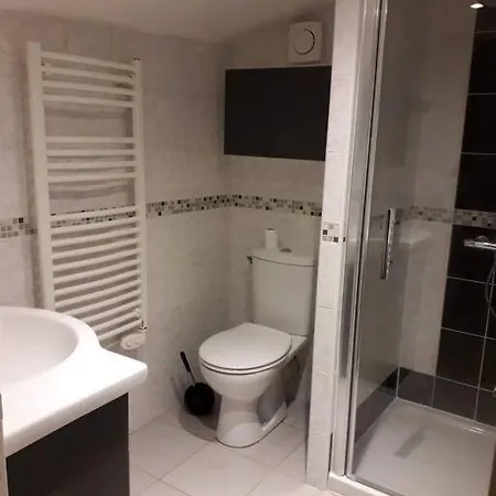 Maison Dans Hameau Calme