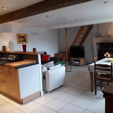 Maison Dans Hameau Calme