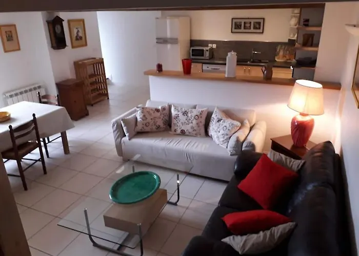 Maison Dans Hameau Calme