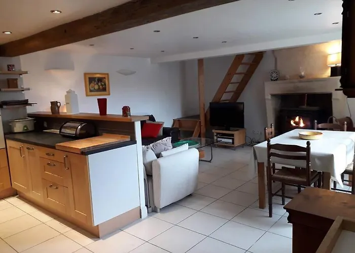 Maison Dans Hameau Calme